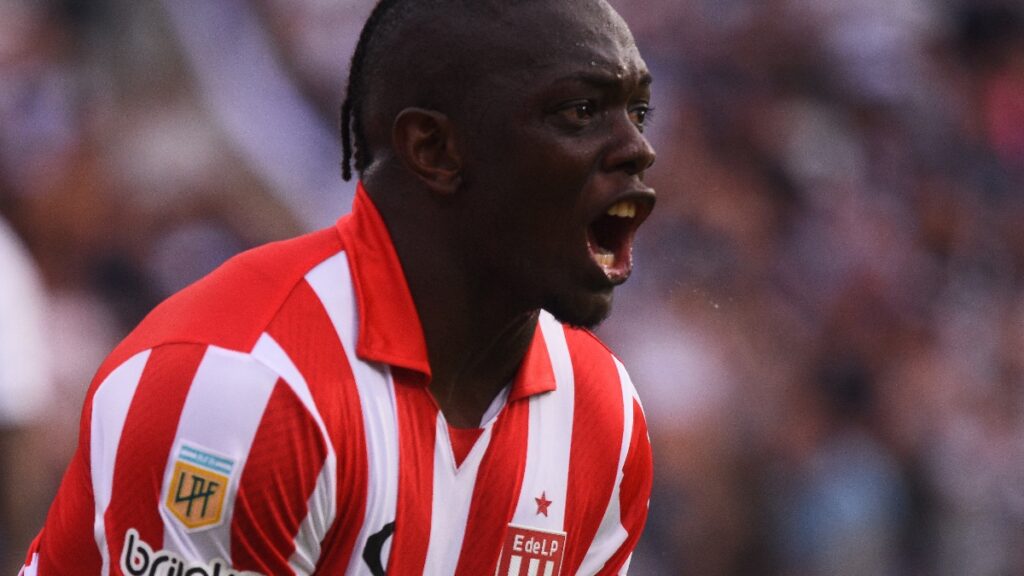 Edwuin Cetré sigue sin definir su futuro. Boca Juniors, Estudiantes de La Plata y Athletico Paranaense en la novela.