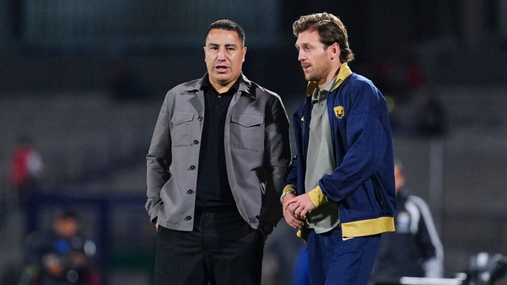 Efraín Juárez durante el partido de Pumas en Concachampions 