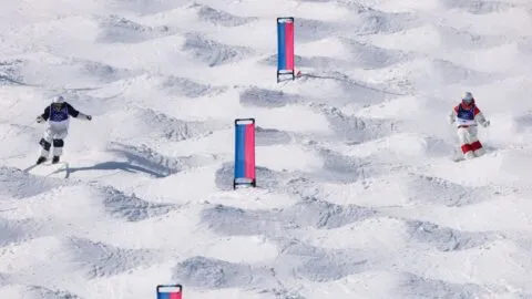 Highlights del esquí freestyle en Milano Cortina 2026: resultados de la final moguls dobles varonil