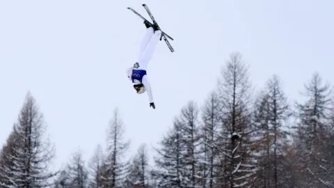 Highlights del esquí freestyle en Milano Cortina 2026: resultados de la final aerials varonil
