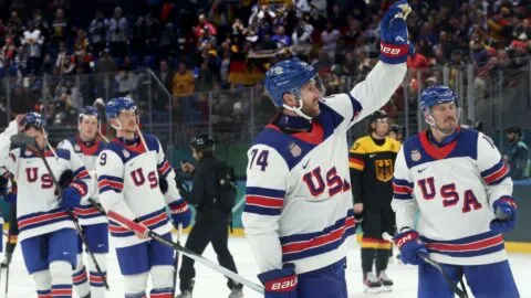 Estados Unidos domina a Alemania en hockey varonil y avanza directo a cuartos de final en Milano Cortina 2026
