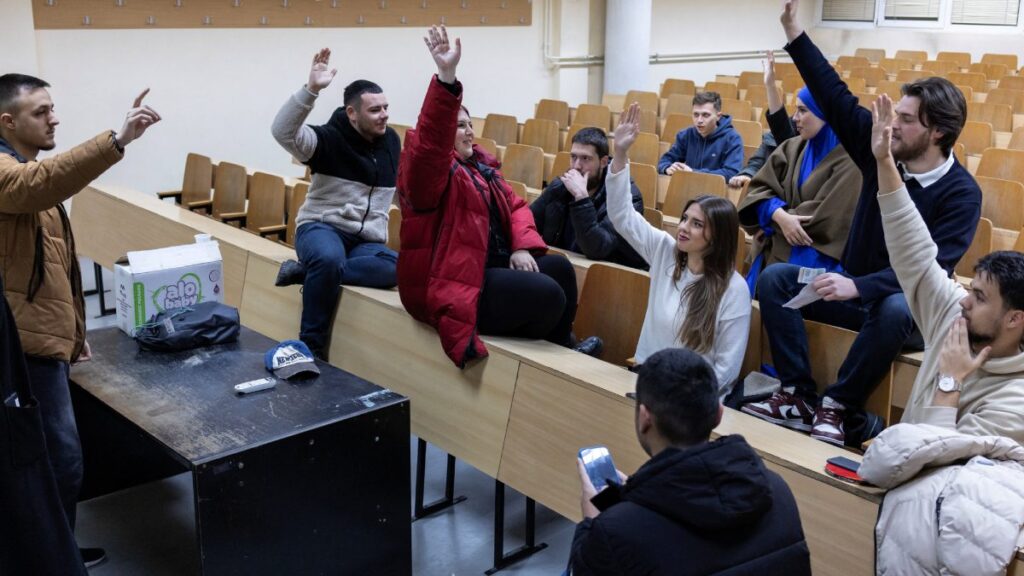 Estudiantes de universidad en un salón de clases