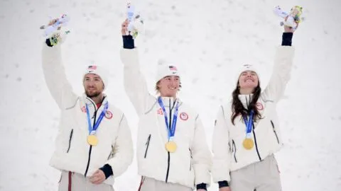 ¡Estados Unidos vuela al oro en el aerials mixto de Milano Cortina 2026!