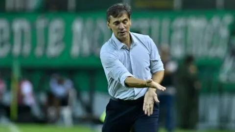 Fabián Bustos, a gusto con sus jugadores en el debut con Millonarios