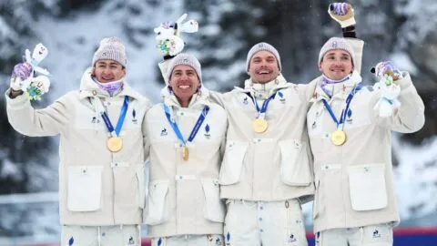 Oro para Francia en el biatlón relevo varonil 4x7.5 km en Milano Cortina 2026