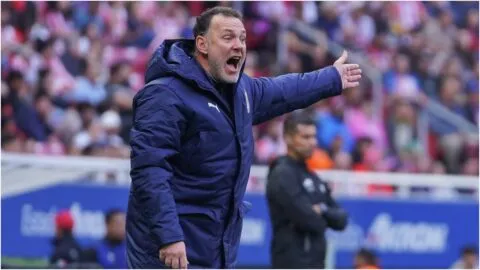 Milito destaca racha perfecta de Chivas, pero subraya necesidad de mejorar para los duelos clave