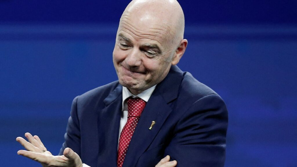 Gianni Infantino propone revisar el veto impuesto por FIFA y UEFA desde el inicio del conflicto armado con Ucrania
