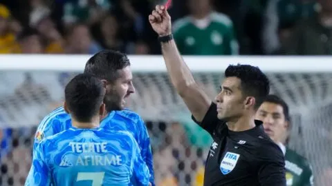 ¡Bomboro, sancionado! Comisión Disciplinaria revela castigo para André-pierre Gignac