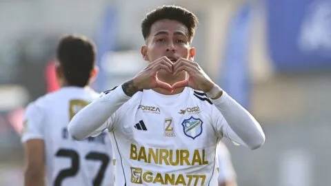 Fantasma Figueroa busca un nuevo fichaje para Comunicaciones y finiquita a un extranjero