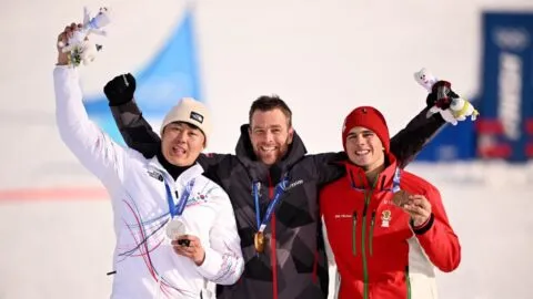 Highlights del snowboard en Milano Cortina 2026: resultados de la final slalom gigante paralelo varonil