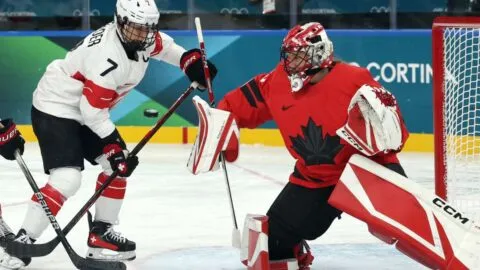 Canadá sufre más de lo esperado, pero se cita con Estados Unidos en la final del hockey femenil