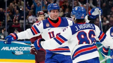 victoria contundente para EStados Unidos en su debut en el hockey varonil