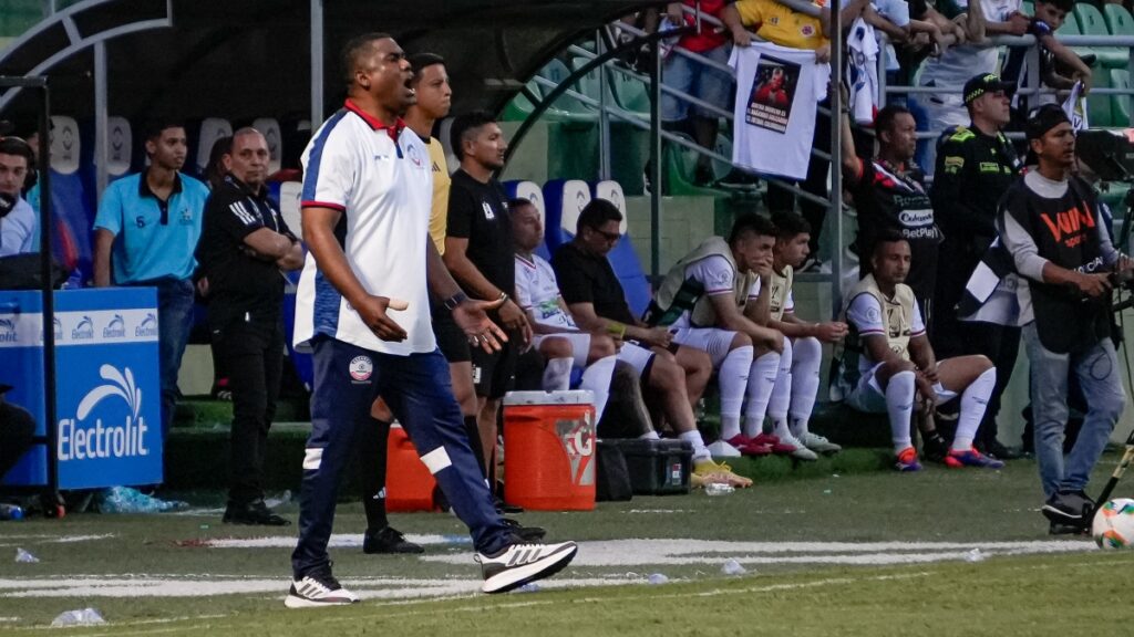 Hubert Bodhert fue destituido de su cargo como DT de Alianza FC