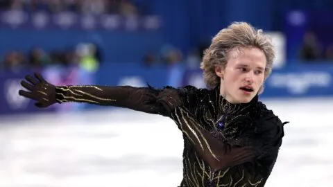 La rutina de Ilia Malinin que le dio el oro a Estados Unidos en la prueba por equipos