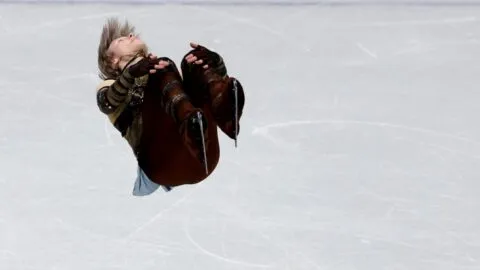 Ilia Malinin hace historia en Milano Cortina 2026 con backflip en patinaje artístico
