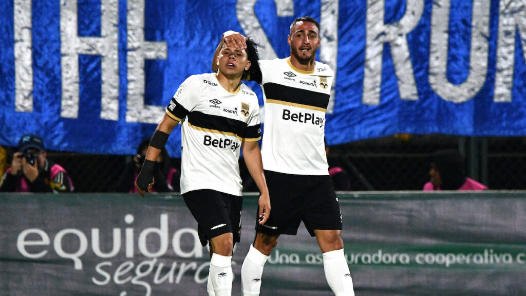 Kevin Parra y Fabricio Sanguinetti celebran. - Vizzor Image.