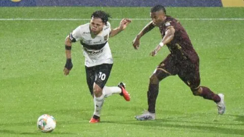 Tolima se acostumbra a jugar con 10 y empata en Bogotá