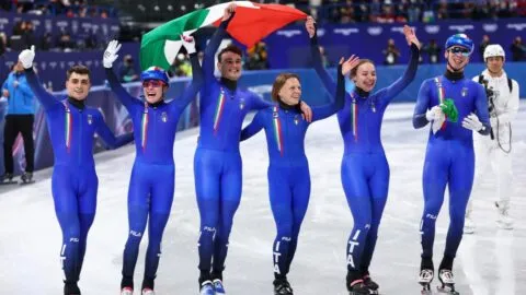 Italia conquista el oro en los relevos mixtos del patinaje de velocidad de Milano Cortina 2026