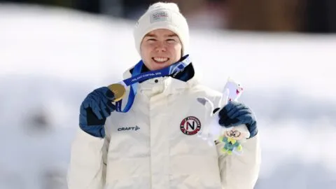 Jens Luraas Oftebro remonta y se corona en la combinada nórdica de Milano Cortina 2026