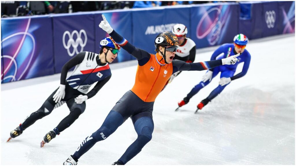 El equipo neerlandés detuvo el cronómetro en 6:51.84 minutos durante la final de los 5000m de relevo varonil; Jens van ’t Wout ganó su tercer oro | Reuters