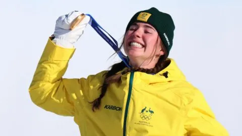 Josie Baff Se consagra campeona olímpica de snowboard cross en Milano Cortina 2026