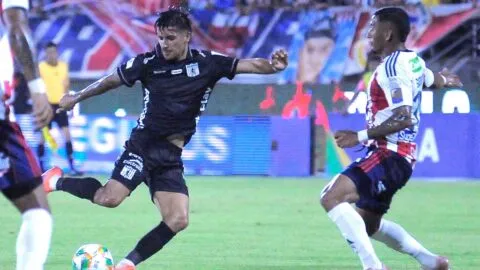 Un polémico penal sentencia el Junior vs América: las claves del triunfo 'Tiburón'