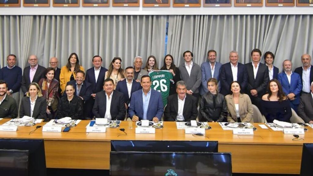 LA FMF reconoce la gestión de Justino Compeán con un homenaje especial