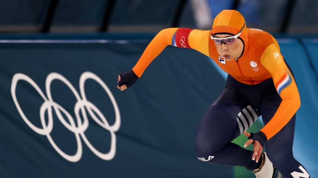 Jutta Leerdam durante el patinaje de velocidad