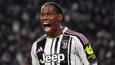 Juventus se da un festín ante el Parma y vuelve a puestos de Champions League