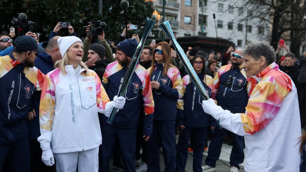 El Relevo de la Antorcha Olímpica. En esta última etapa, la llama pasó de una de las figuras más emblemáticas del deporte femenino, Anita DeFrantz, a Kirsty Coventry, la actual presidenta del Comité Olímpico Internacional (COI).