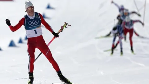 Klaebo hace valer los pronósticos al colgarse el oro en el esquiatlón 10km+10km de Milano Cortina 2026
