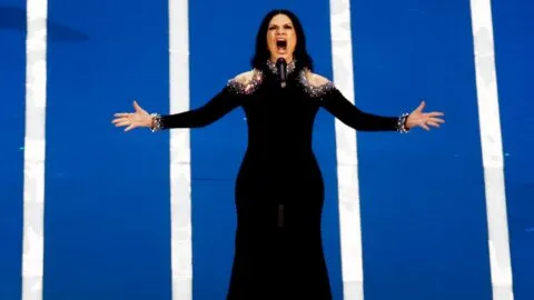 Laura Pausini conmueve con su interpretación del himno italiano en Milano Cortina 2026