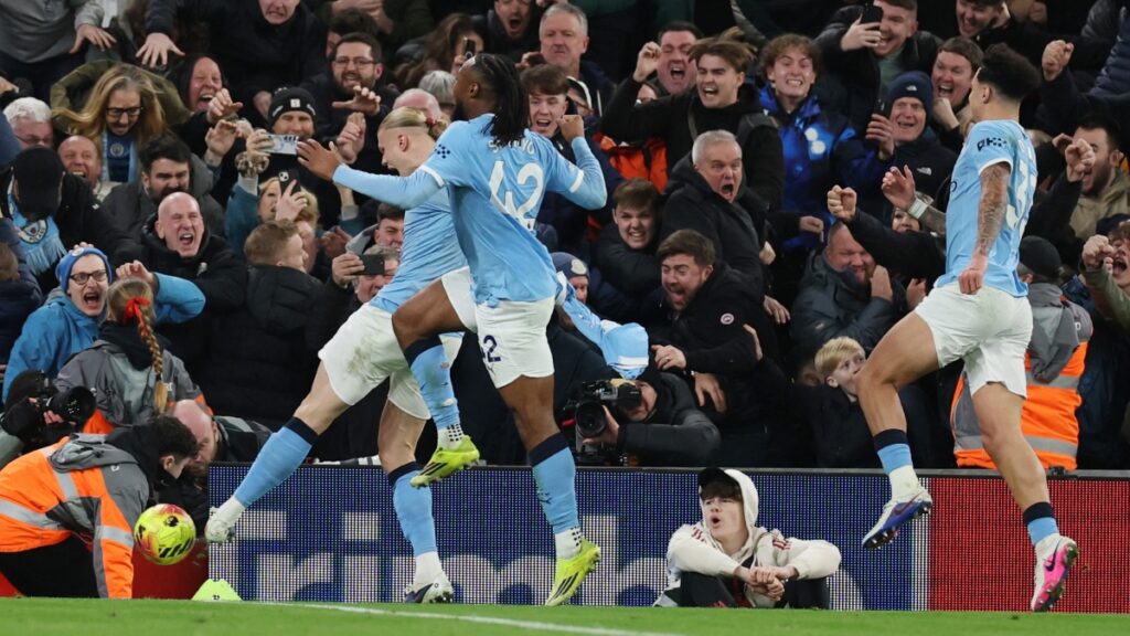 Manchester City revive en la Premier League tras imponerse al Liverpool