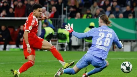 Luis Díaz brilla con otro festejo y golpea al Leipzig