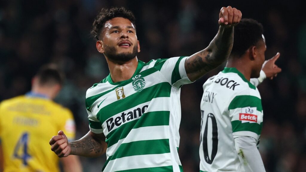 Luis Javier Suárez es el delantero colombiano con mejor presente.