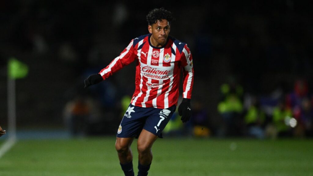 Dura baja para Chivas: Luis Romo estaría fuer de cuatro a seis semanas por lesión