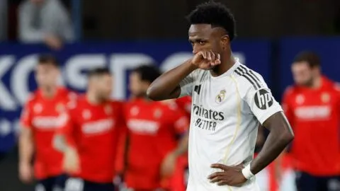 El Real Madrid cae de último minuto en su visita al Osasuna y le abre la puerta al Barcelona