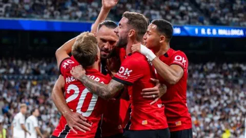 El Mallorca destroza al Sevilla y escapa de la zona roja de LaLiga