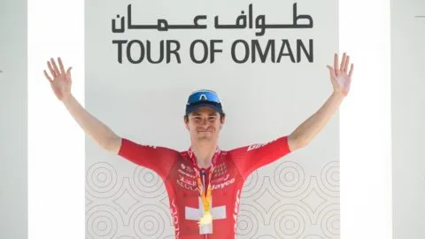 Mauro Schmid conquista la Etapa 3 del Tour de Omán; Diego Pescador y Nairo Quintana destacan