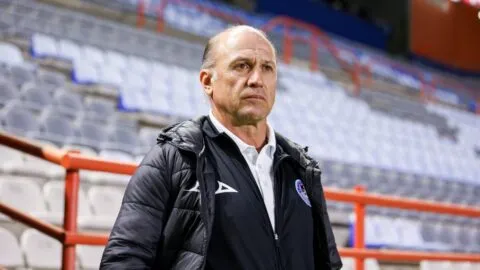 Entrenador de Mazatlán Femenil denuncia viajes de hasta 17 horas que 'dejan muertas' a sus jugadoras