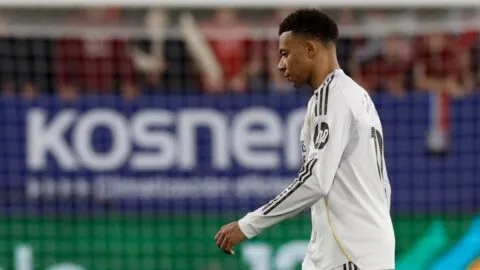 Mbappé se pierde la vuelta ante Benfica por problemas en la rodilla