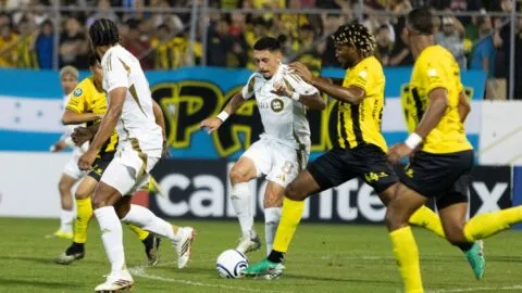 Real España pasa vergüenza y Jeaustin Campos queda en el ojo de la tormenta