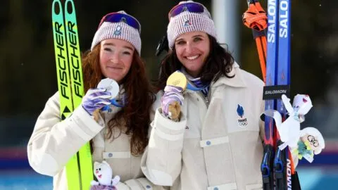 Julia Simon y Lou Jeanmonnot hacen el 1-2 para Francia en el biatlón 15km individual femenil