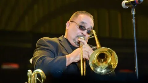 Muere Willie Colón a los 75 años, legendario cantante y trombonista de salsa