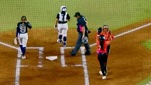 Naranjeros Femenil evita la barrida en la serie y se impone a Sultanes Femenil