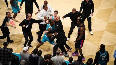 Pistons y Hornets pierden el control y se desata la trifulca en la NBA