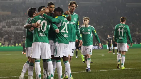 Newcastle le pasa el rodillo a un ingenuo Qarabag