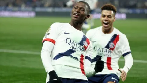 Nuno Mendes guía la victoria del PSG en los minutos finales