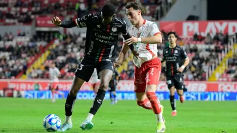 Polémica expulsión de Robson Bambu deja a San Luis con diez ante Necaxa