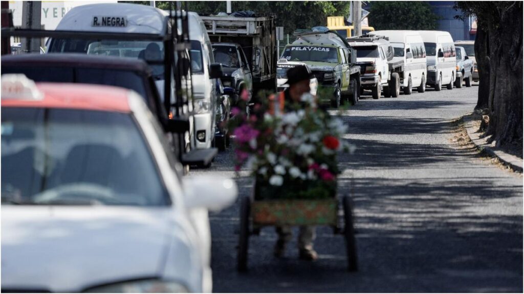 ¿Qué autos circulan este martes 24 de febrero. Reuters